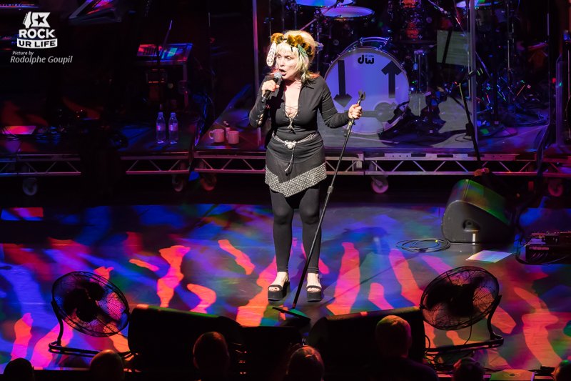 RockUrLifeNET's tweet photo. #Report : @BlondieOfficial + @legroupemustang at @OLYMPIAHALL : https://t.co/AUUqwh9oKz #Blondie #Pollinator #RockUrLife https://t.co/FdfnnyHPcu