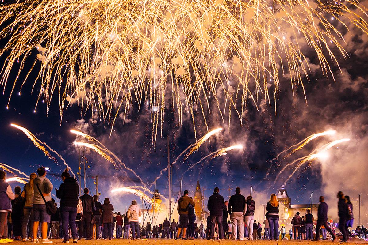 SO76ee's tweet image. Celebremos con amigos, familiares y mucha precaución - #76fireworks  #DiaDeLaIndependencia #4deJulio #CelebrateSafely