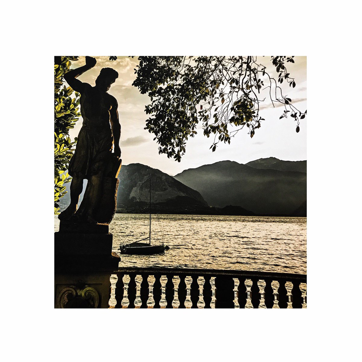 majorginIT's tweet photo. • A R T of L A K E •
#LagoMaggiore #MajorGin #OrigineSpeciale #Art #Italy #LakeMoment #PuroSpiritoItaliano #Lake #Gin https://t.co/MifflG5ZEV