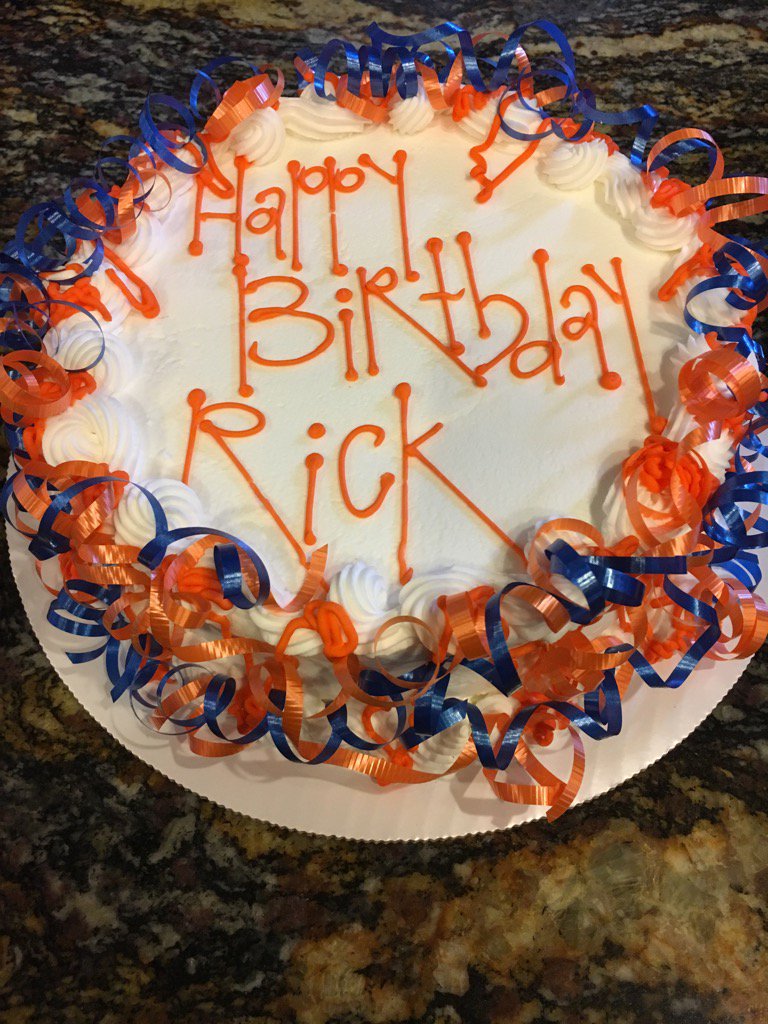 rab759's tweet image. Loved my orange and blue birthday cake. #delicious
