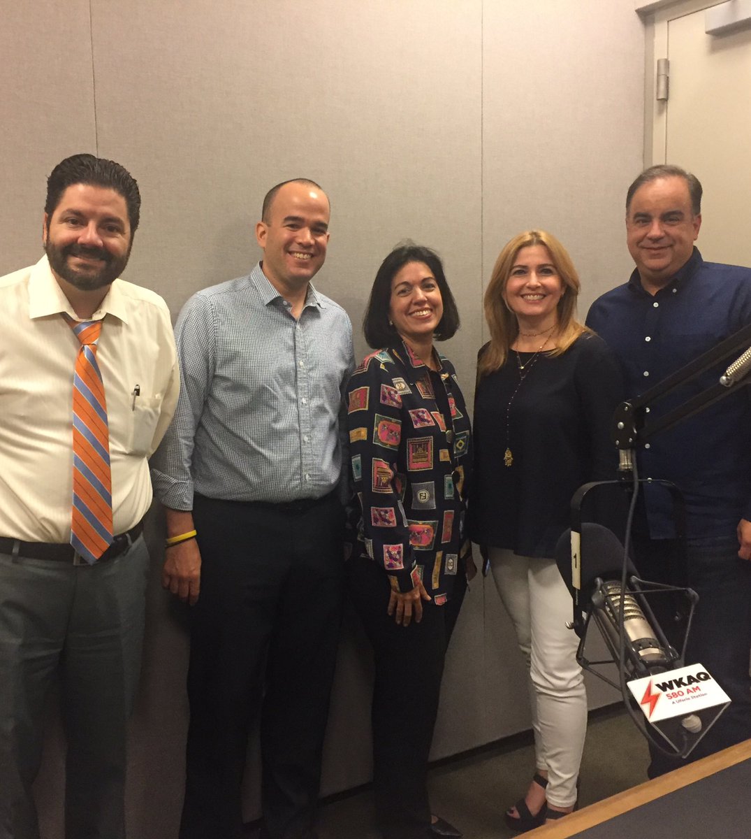 Nuestra Decana <a href="/Terestella1/">Terestella Gonzalez Denton</a> y Decano Asociado <a href="/ramoncorrada/">Ramon Corrada</a> esta noche <a href="/TurismoAlDiaPR/">Turismo Al Dia PR</a> hablando sobre @uneishca y @univdeleste #20UNEISHCA