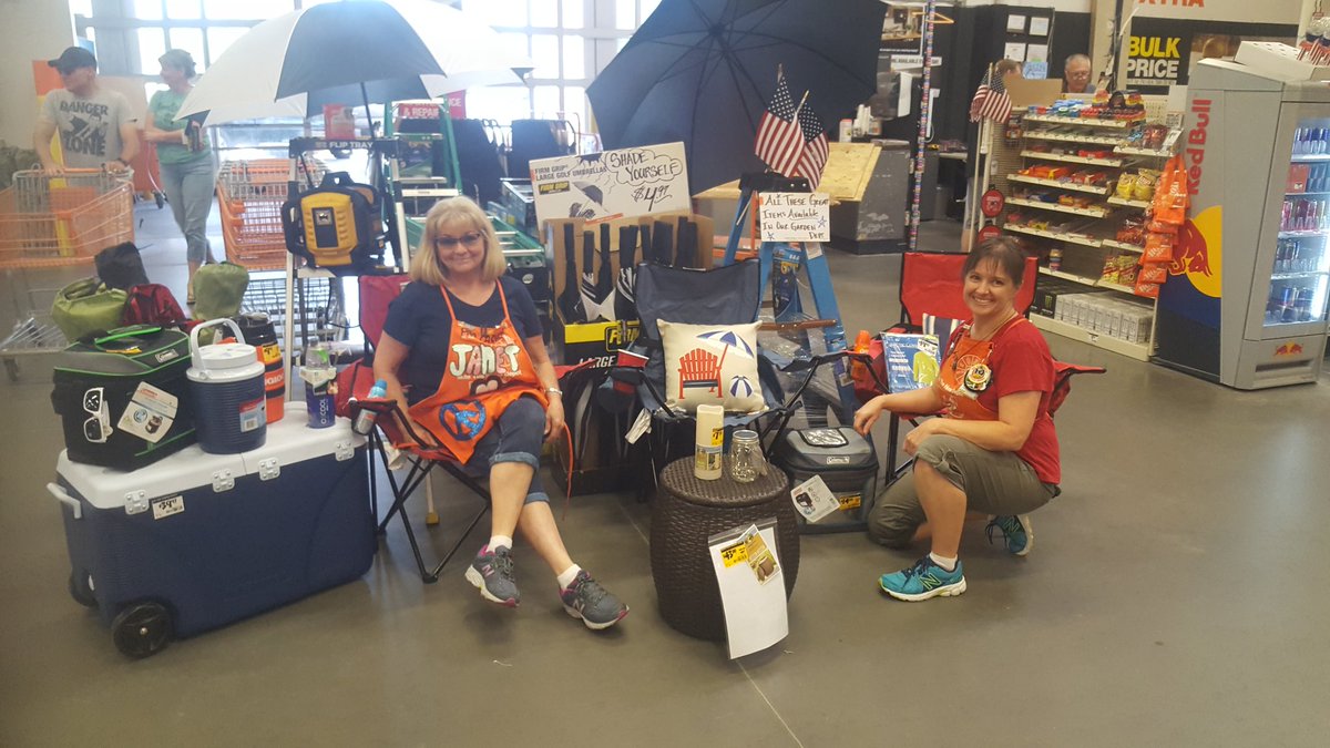 Store 4421 ready for the 4th of July festivities #fabulous4421 <a href="/stauff93/">Mike Stauffer</a> <a href="/dcleverly12/">Destiny N. Cleverly</a> @KnightakesKing <a href="/Alvarez2Joe/">Joe Alvarez</a> @kp20mu