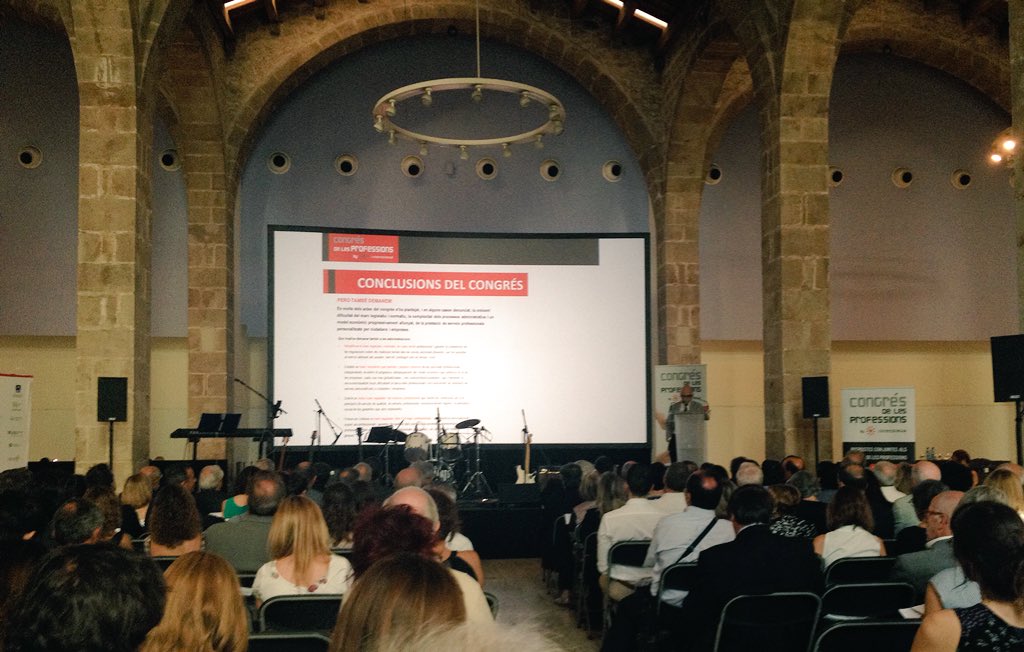 coacbcn's tweet photo. Avui posem punt i final a un mes d'activitats i conferències per a col.legiats #Congresprofessions https://t.co/Ki885cT54N