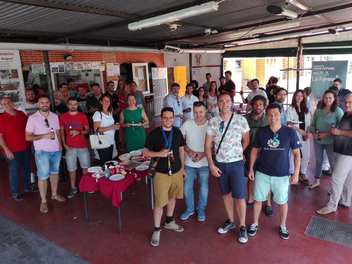 JCUrbano's tweet image. Encuentro de verano de emprendedores @OpenFuture_And de La Farola en campo de fútbol del @AtleticoJuval. Magnífico entorno y compañía!!😉