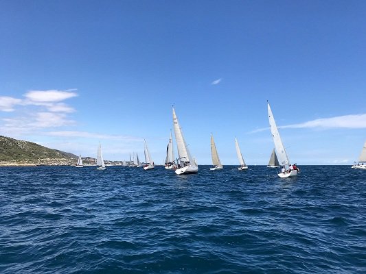 nauticgarraf's tweet photo. Més de 40 vaixells participen a la Regata Pato Willy del CN Garraf #Sitges #regats #vela #nauticgarraf https://t.co/RnrQf2wNYM https://t.co/JDG2dlsz5P