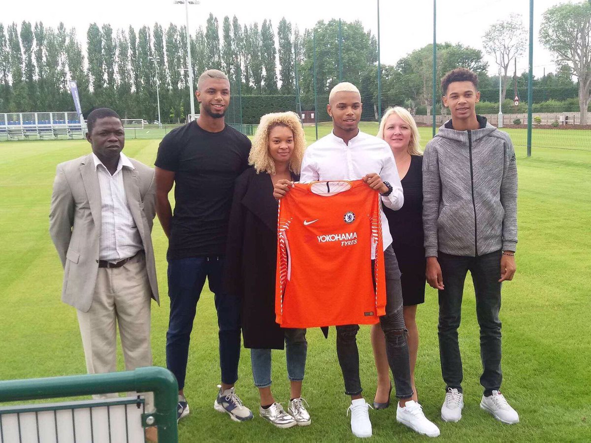 TieNicolas's tweet image. ⚽️ En famille 💙 Come on @ChelseaFC ✅