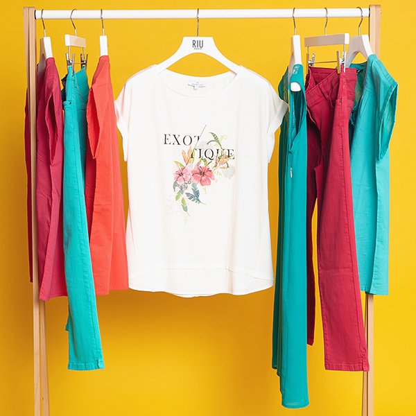 Pièce maîtresse de votre look d’été, shoppez votre t-shirt imprimé !  goo.gl/fLfDEi #summer #summercollection #riuparis #outfit