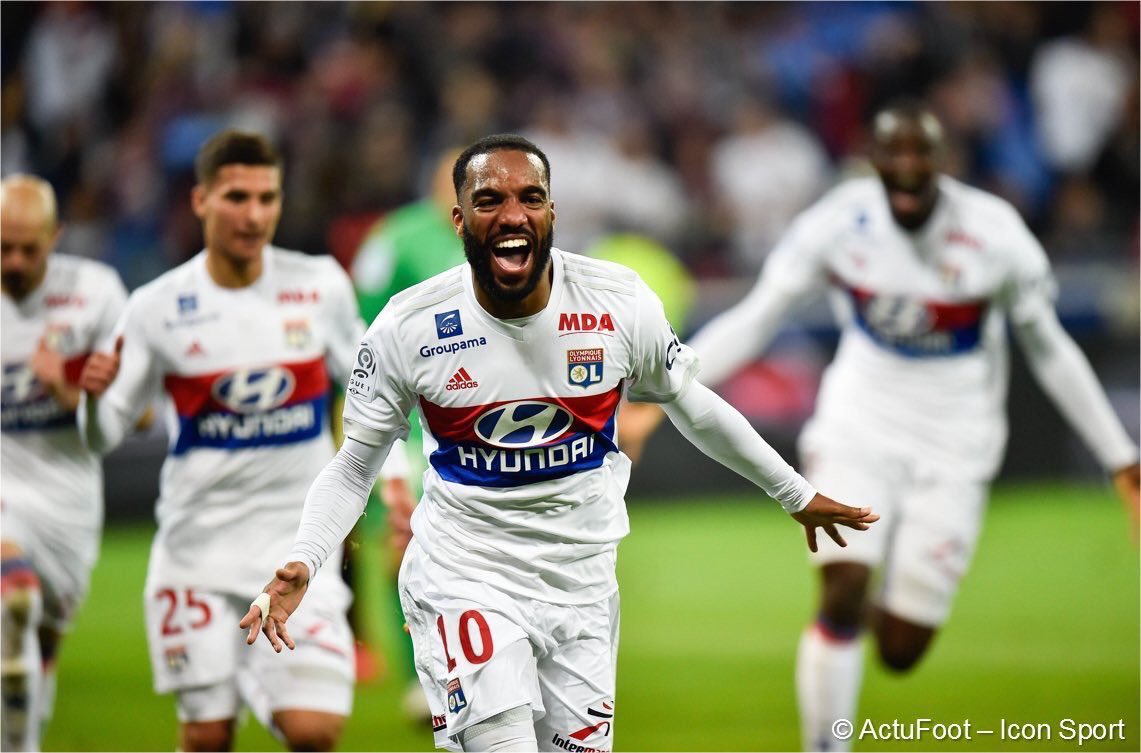 ActuFoot_'s tweet photo. BREAKING ! Alexandre Lacazette passe actuellement sa visite médicale avec Arsenal.
Transfert de 59,2 M€.
(@MirrorFootball &amp; @SkyKaveh) https://t.co/m3gco9MYI2