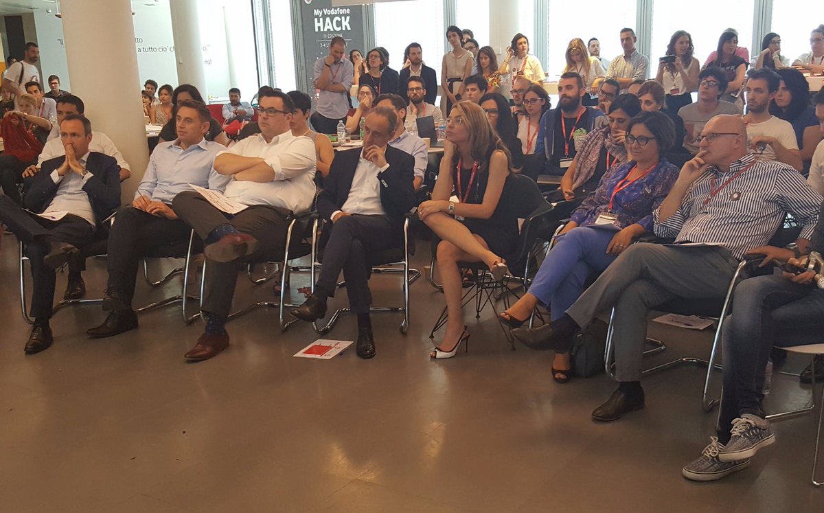 VodafoneIT's tweet photo. Il momento è arrivato: i partecipanti a #MyVodafoneHack presentano i loro progetti alla giuria. https://t.co/VLfLndfwWs
