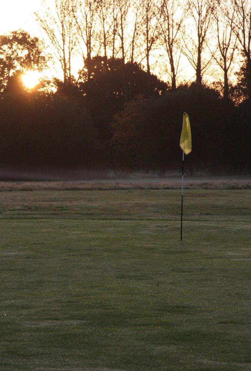 BVGCGolf's tweet photo. ☀️Weekday Twilight golf ☀️
⛳️£9.99 after 4pm
⛳️7.99 for Silver Members after 4pm 
#golf #twilightgolf #golfoffers #golfhampshire https://t.co/Ejd7IL1yw8