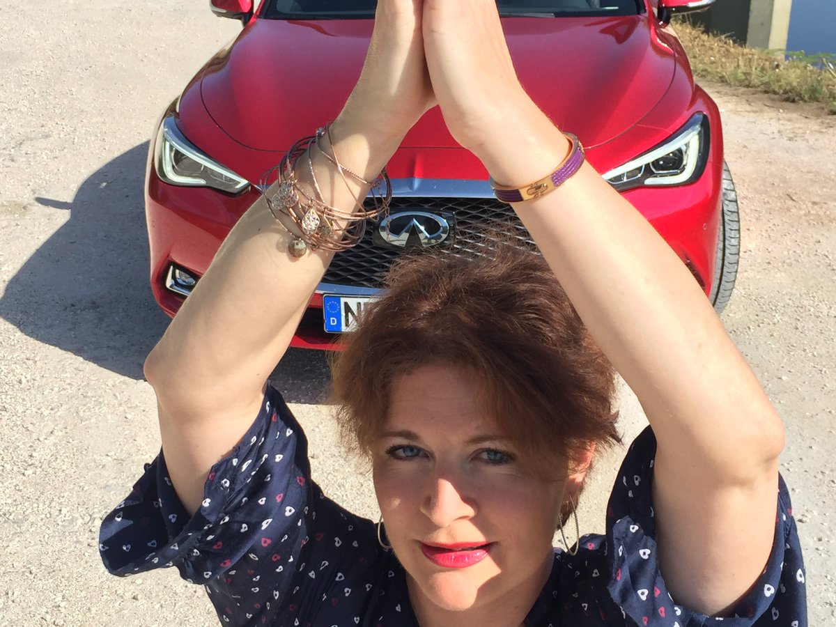 charlottevolant's tweet photo. Le snobisme absolu : pouvoir retrouver son auto sur un parking de supermarché en un coup d’oeil -Essai #Infiniti Q60 https://t.co/0DvbbZG4oW https://t.co/Uec7SEQDfp