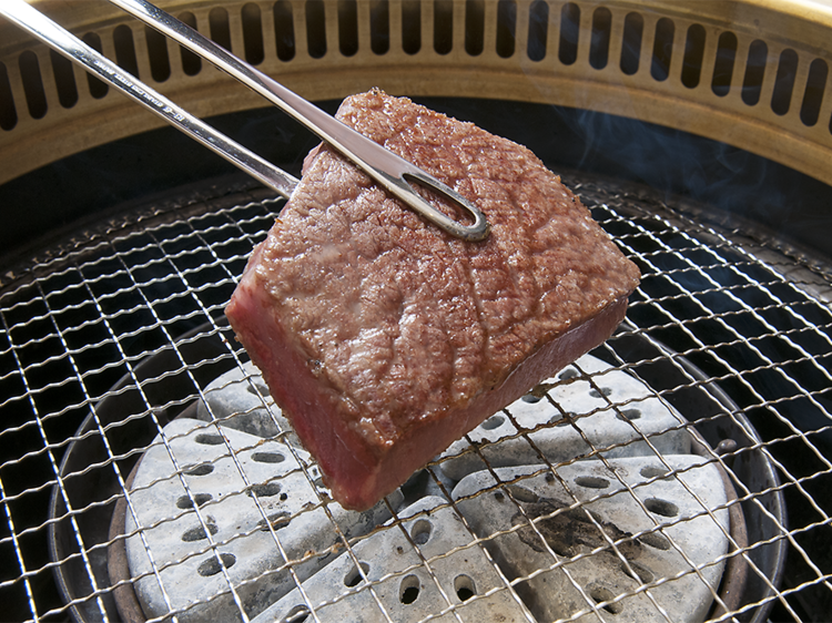 TimeOutTokyoJP's tweet photo. 本当に美味い肉を食す。よろにくやコソットSP、くにもと新館など。『東京、焼肉10選』https://t.co/iP6ZLIsk5Q https://t.co/xhxPm1LSVN