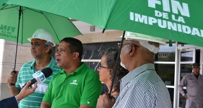 diariolahoja's tweet photo. #MarchaVerde #RDMarcha exige nuevamente una investigación penal de las plantas a carbón que construye el gobierno #PuntaCatalina https://t.co/mhExbjn5y8