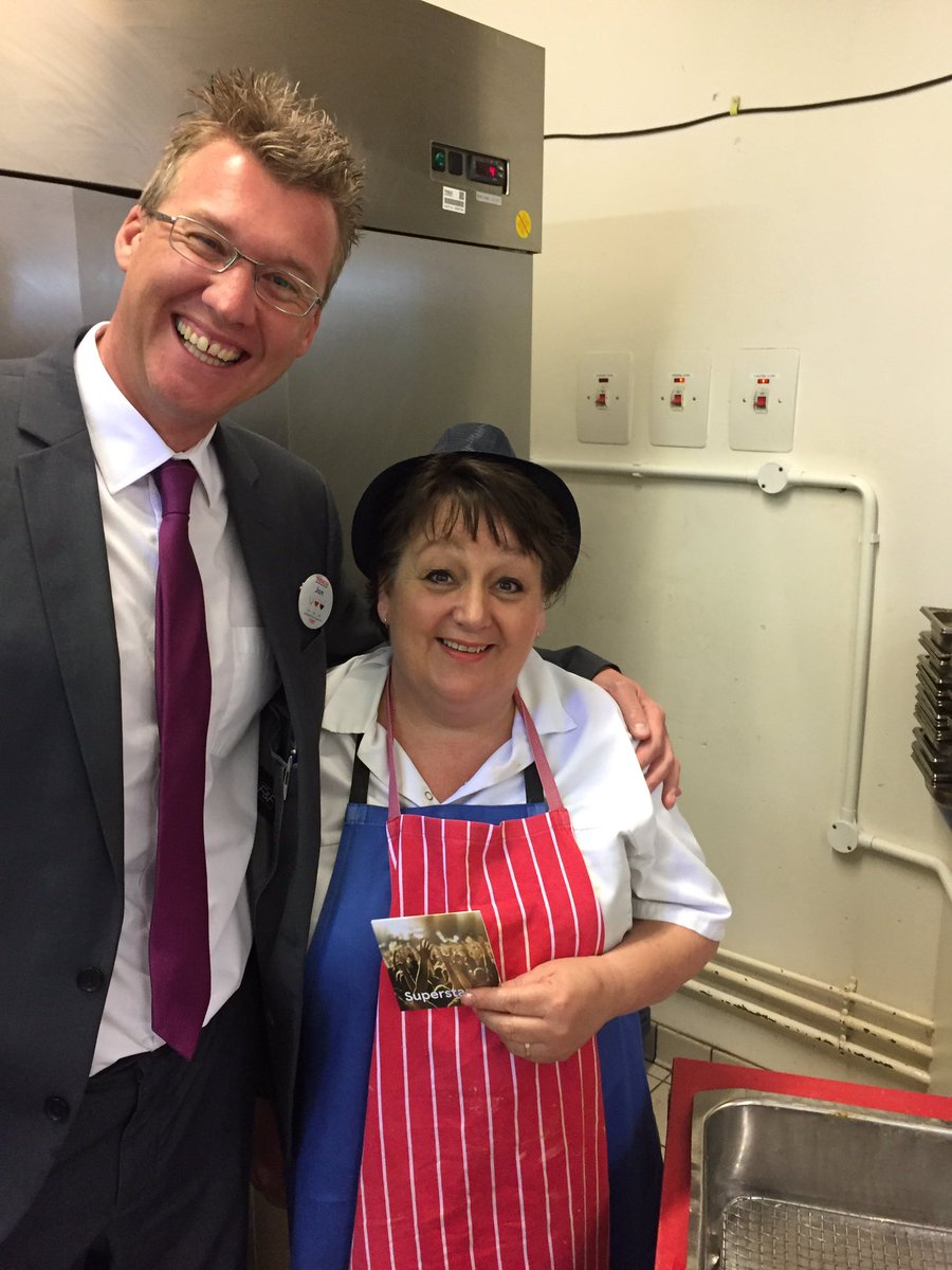 Thank you Sandra for serving your hot deli customers with such a smile. <a href="/tesconailsea/">tesconailsea</a>  @Llittle25