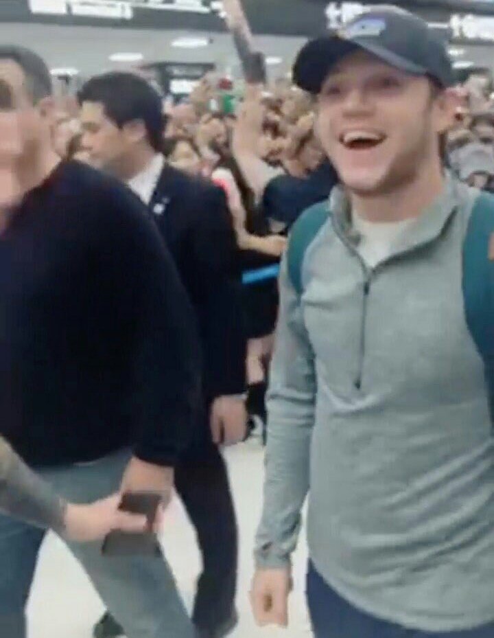 1DPops_Ecuador's tweet image. Niall llegando a Japón 
Niall arriving to Japan 

#MTVAwardsStar One Direction