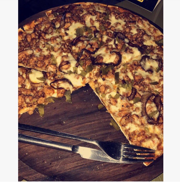 bribingtastebud's tweet photo. Pizzafied 😋😍💕 #foodporn #foodlove #pizza #junkislove #cheese #love # https://t.co/4wcgNzChND