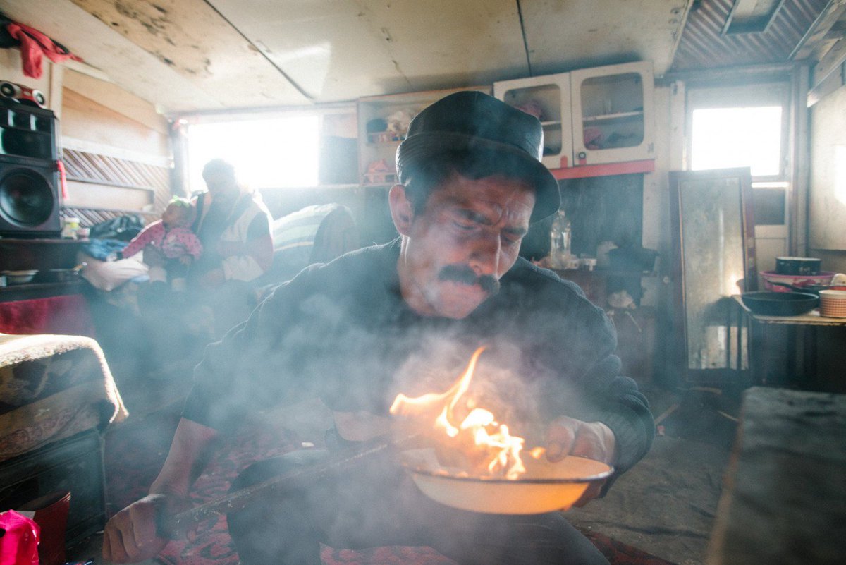 DocumentariaRo's tweet photo. PIRITA. Un serial de fotografie documentară, în curând pe Documentaria.
Foto de Mircea Restea. https://t.co/wufBxhqmsz