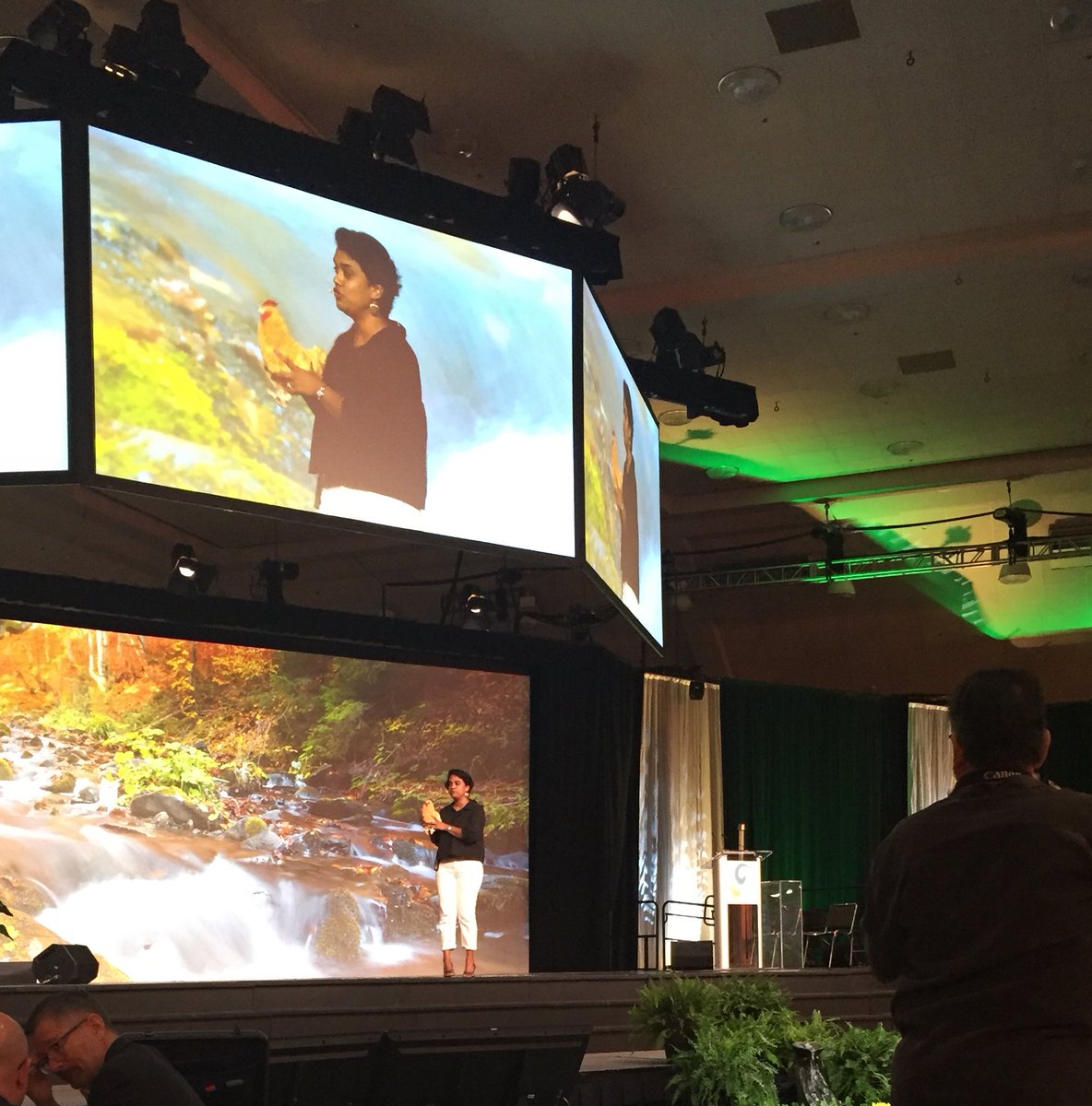 gsbrace's tweet photo. Chicken takes stage.  Awaiting the muppets to join @GeneralSynic #UCCGS https://t.co/1uYwgWpCAS