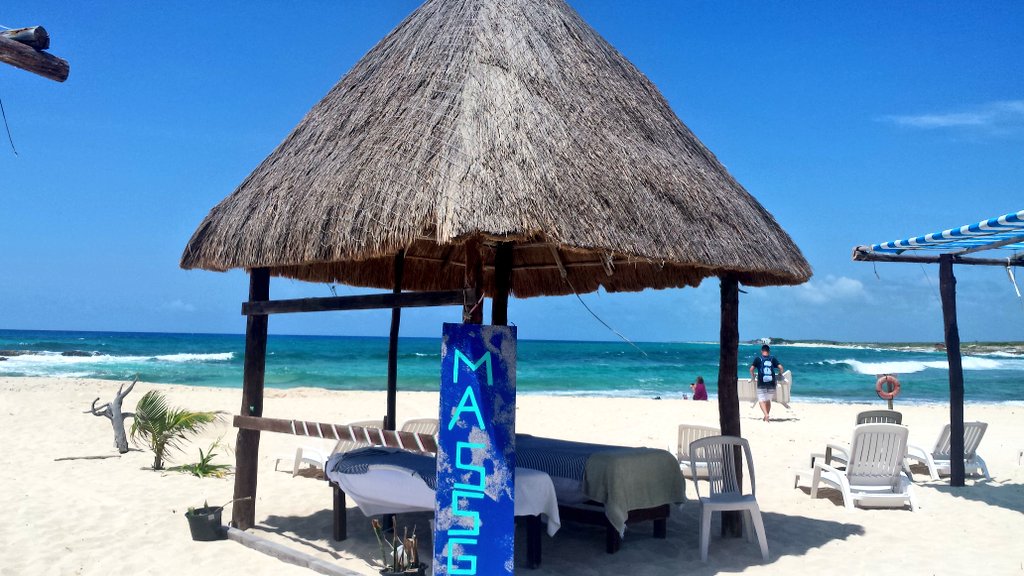 Cozumelbarhop's tweet photo. Massage Hut by the sea anyone? #Relax #HaveACocktail #YourDDinParadise https://t.co/E4VCuJD9Qp