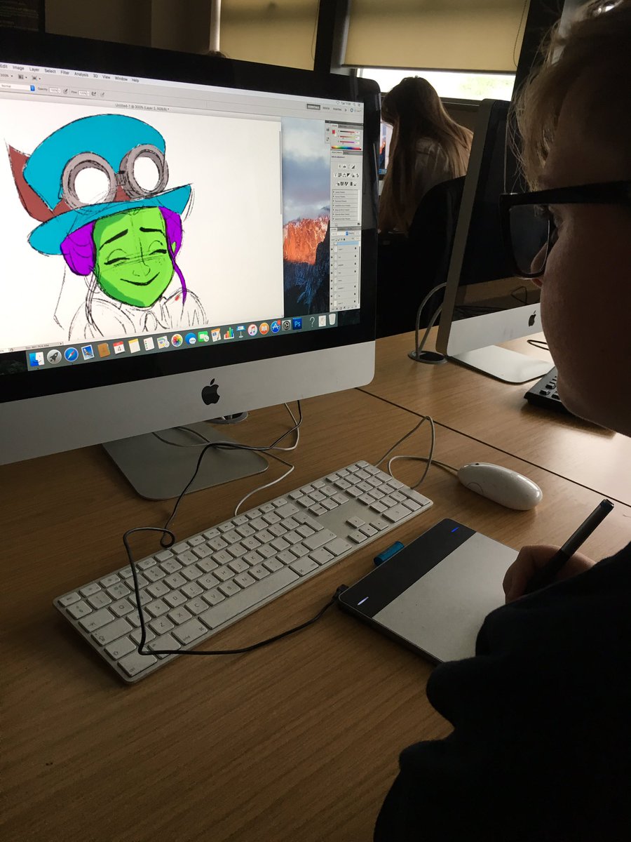 HCFECreative's tweet photo. @ManorAcademy Y10 students enjoying a professional skills session, Digital Underpainting in the @hartlepoolfe #art &amp; #design studio https://t.co/xaawG9Lb3M