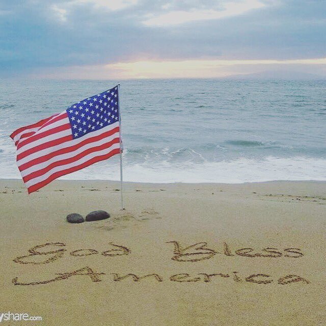 ShopMckennaQ's tweet photo. Happy #IndependenceDay #GodBlessAmerica https://t.co/711ZPPszAJ