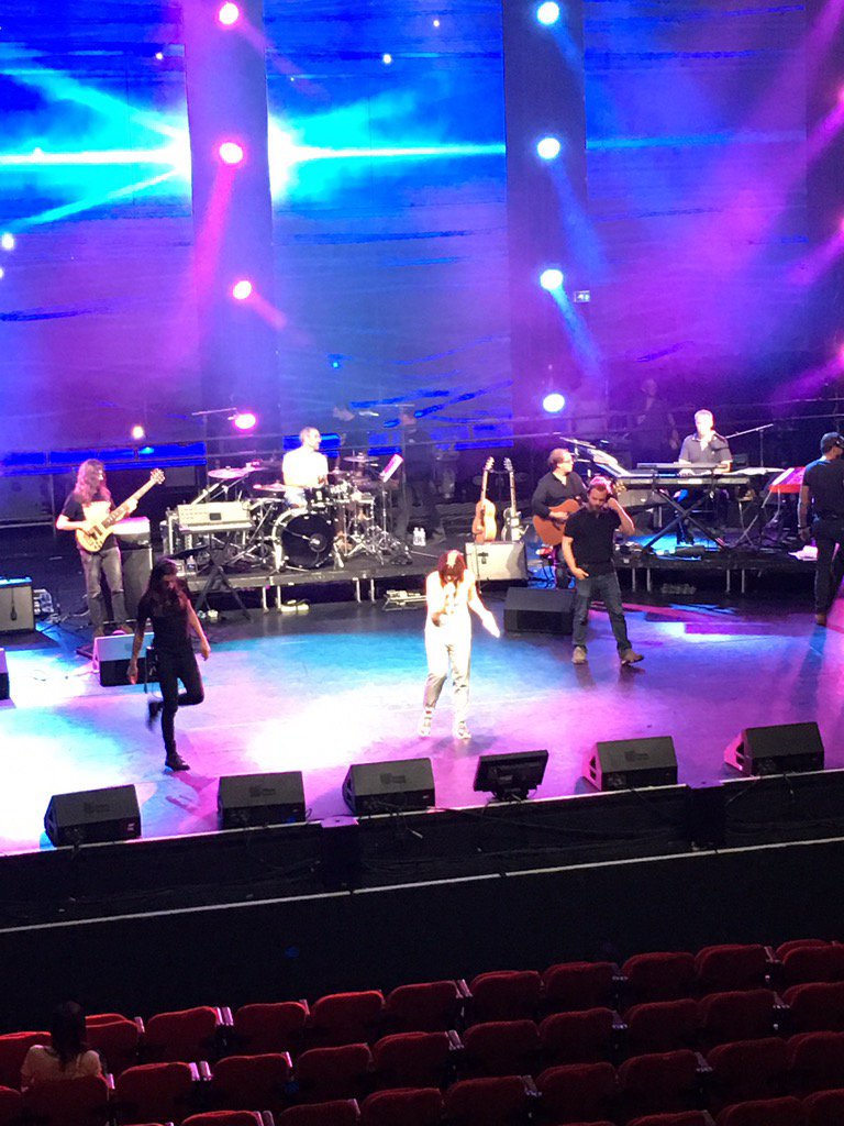 AwardsParis's tweet photo. Natasha St-Pier en répétition #AwardsParis https://t.co/0be5X8LLvP