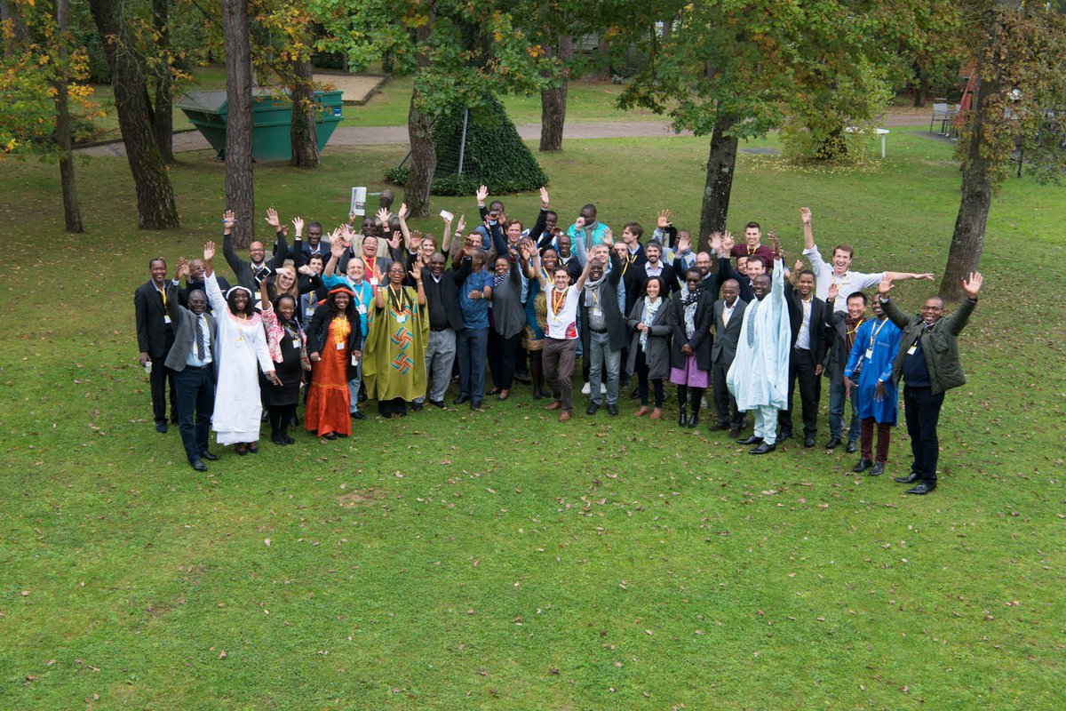 Club_Afr's tweet photo. Portrait de famille tiré lors de notre dernière formation top management!
@cedepFrance @ietp_ @Severino_JM @Proparco @EIB
#SMEs #Africa https://t.co/wjN9rzVj5L
