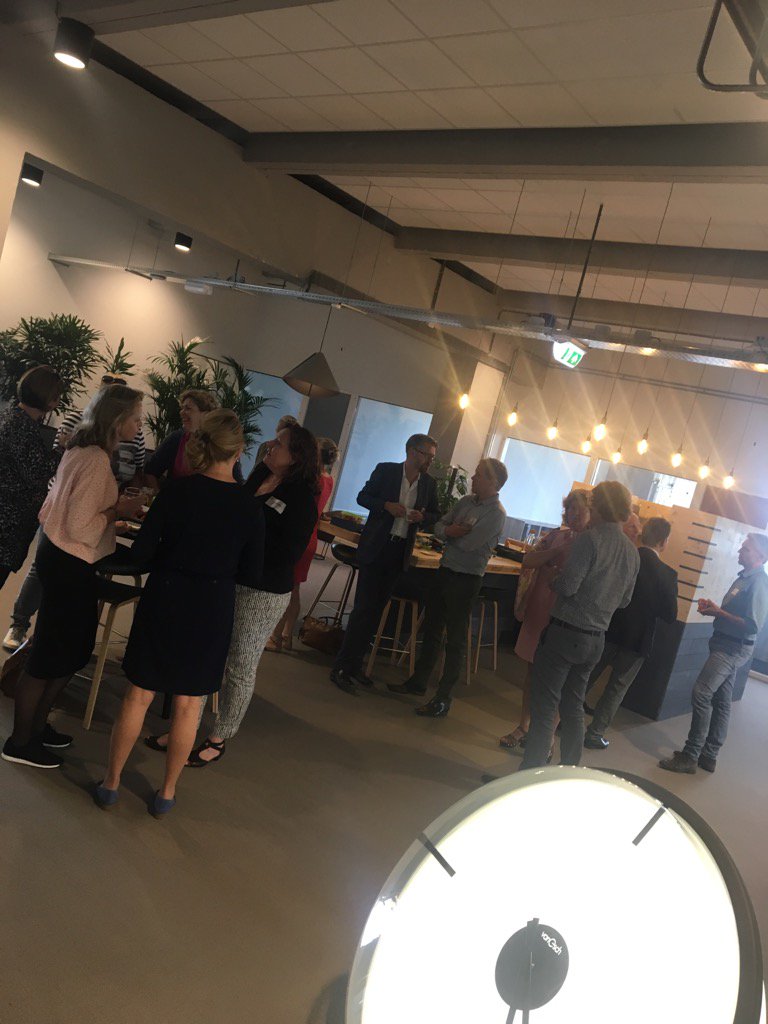ditislicht's tweet photo. Aanvang van de LICHTsessie met als onderwerp Design Thinking @ditislicht https://t.co/kouiVVG4vy