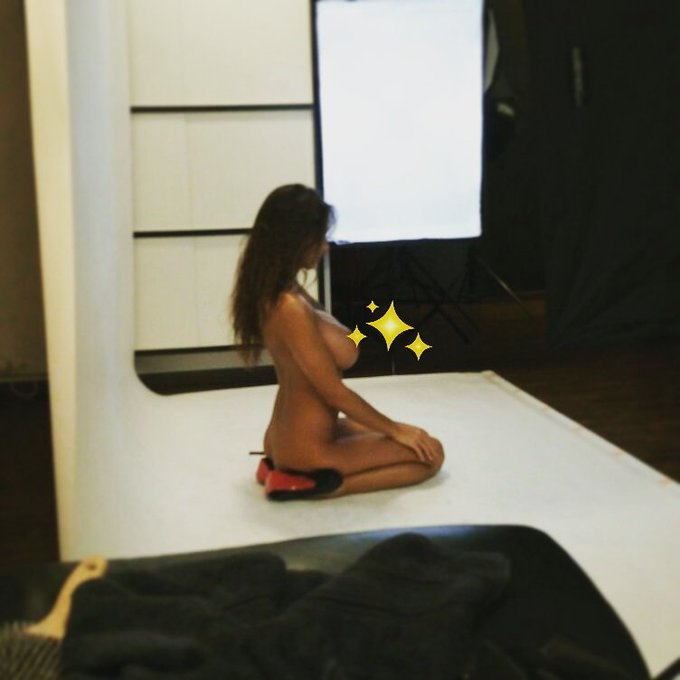 Nur wer gegen den Strom schwimmt, kommt zur Quelle. 🖤  🔞 www kaitysun com 🔞 https://t.co/xqcoyUxht8<a href="/tag/nature"class="tags"><span>#nature</span></a><a href="/tag/booty"class="tags"><span>#booty</span></a><a href="/tag/green"class="tags"><span>#green</span></a><a href="/tag/summer"class="tags"><span>#summer</span></a><a href="/tag/skin"class="tags"><span>#skin</span></a><a href="/tag/sun"class="tags"><span>#sun</span></a><a href="/tag/sport"class="tags"><span>#sport</span></a>