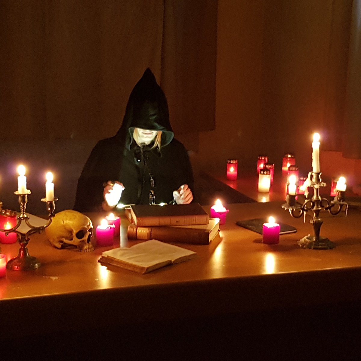 hell_eluja's tweet photo. Exhibiting at @nifff Ghost House VR. #NIFFF17 #invasion #SwissGames https://t.co/6mnCgTnbIT