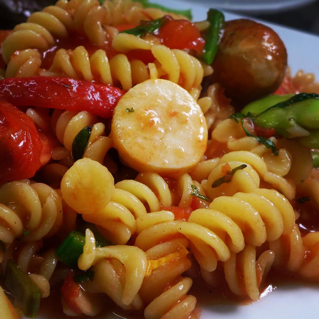 cual_estuplan's tweet photo. Tornillitos con tomate, palmitos, guisantes, habas, y balú.
Hoy es #martesdepasta
Ven. https://t.co/SNCGuGd15k Vía @felipanbogota