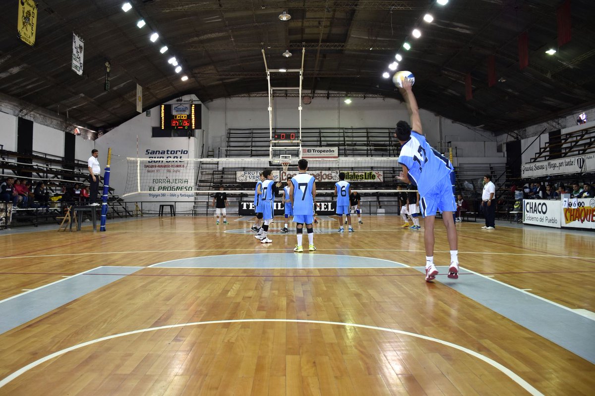URSudoeste's tweet photo. #YaSeVive en #VillaAngela el #TorneoArgentinoDeVoley Sub13. Desde las 19 hs en #UnionProgresista #ActoOficialApertura @ChacoGobierno https://t.co/SzZsmmqbo0