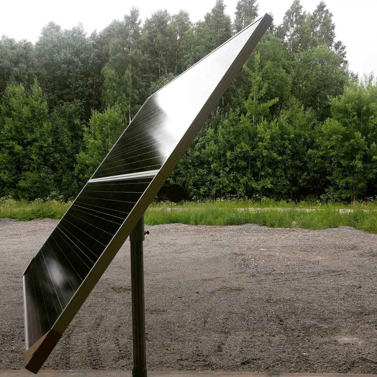 JNSolar's tweet photo. Toimitamme #aurinkopaneeli  #asennustelineet  kaikkiin käyttökohteisiin. Esimerkiksi tolppatelineet yhdelle tai useammalle paneelille. https://t.co/SNQFJSgIdp