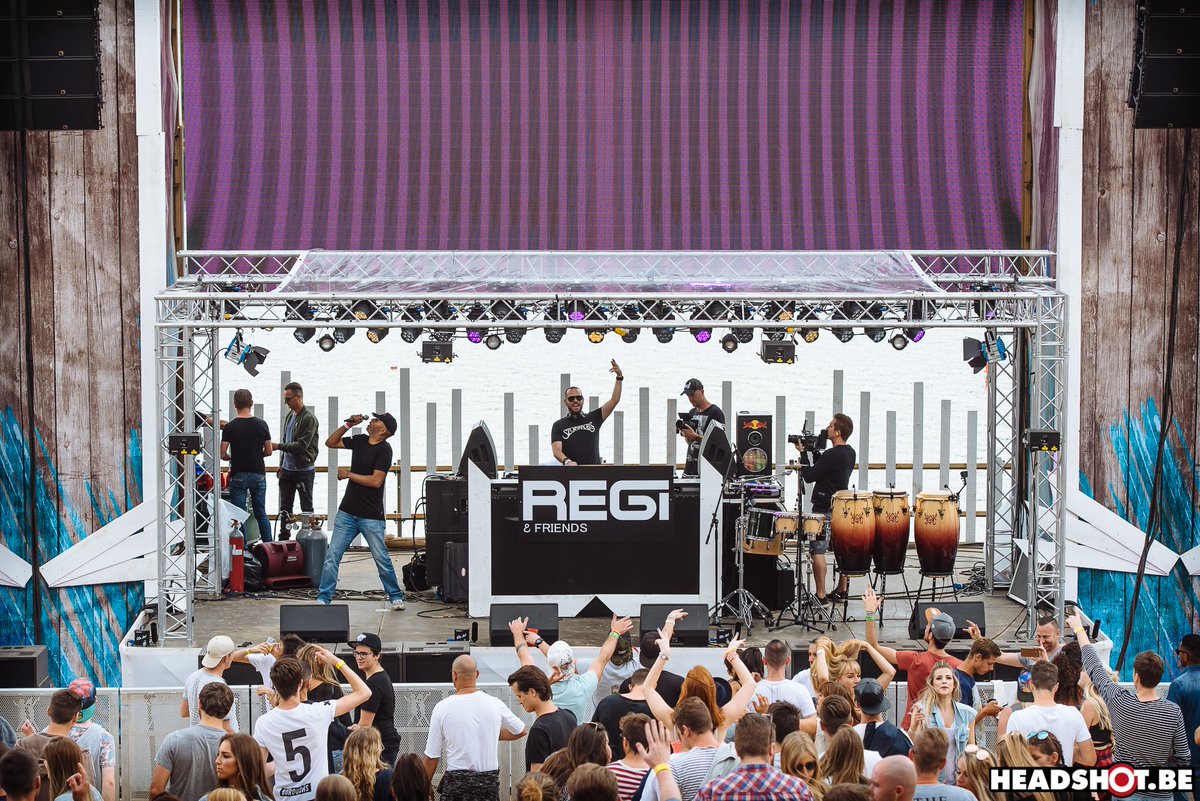 headshotbe's tweet photo. @Peterluts - @Sunrise_be
Regi & Friends stage 🙌🏻
#SunriseFestival #PeterLuts https://t.co/1S8K6PgVGc