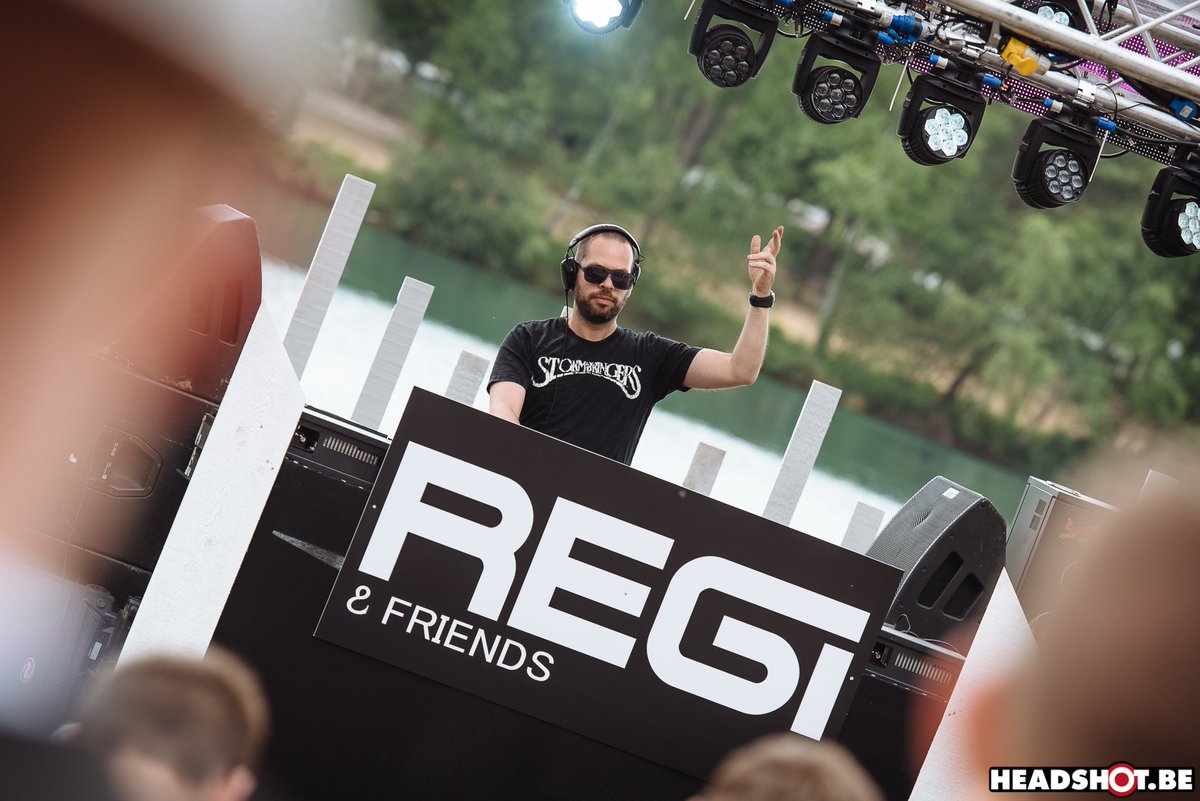 headshotbe's tweet photo. @Peterluts - @Sunrise_be
Regi & Friends stage 🙌🏻
#SunriseFestival #PeterLuts https://t.co/1S8K6PgVGc