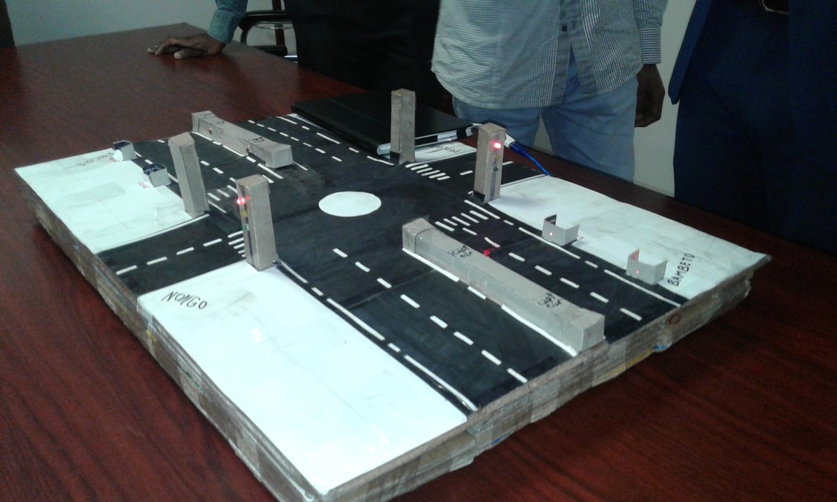 APIP_Guinee's tweet image. Diallo Thierno Mamadou Djan concepteur d'une maquette sur le feu de croisement intelligent est reçu par @dgapip
@GouvGN @semainedunumgn
