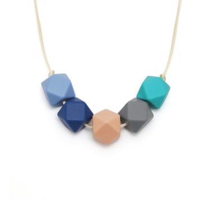 CrabAndTheFox's tweet photo. Our beautiful teething necklace - Lily by Lara &amp; Ollie currently only £15.95 while stocks last! #laraandollie #tee… https://t.co/GOFrSomJPO https://t.co/xbfyv3csP7