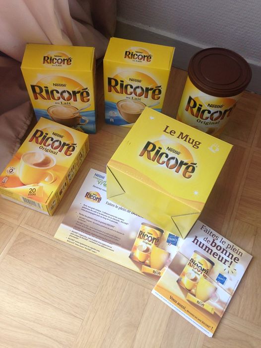 LiloutineBlog's tweet image. "le soleil vient de se lever encore une belle journée, il va bientôt arriver, l'ami Ricoré..." Merci à #clubamiRicoré pour ce joli colis 😃