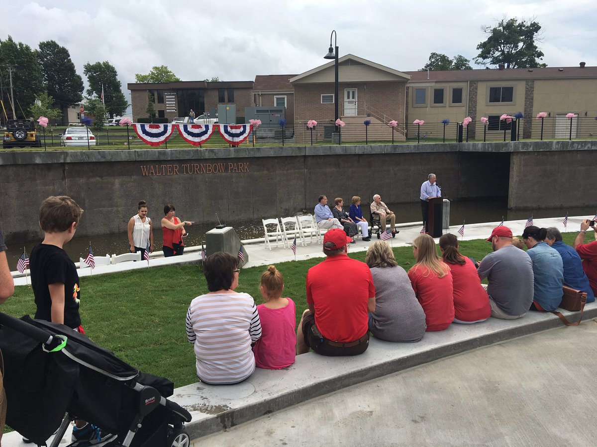 lancereads's tweet photo. Big crowd for dedication of Walter Turnbow Park &amp; Springdale Fallen Vets Memorial, 2 great stories &amp; projects that define Springdale! https://t.co/xZZ9uiIGEC