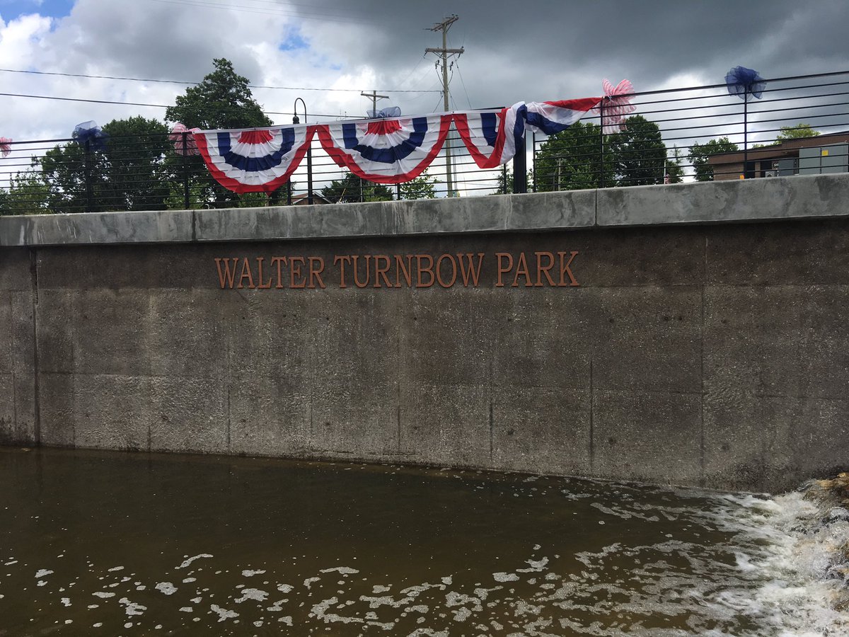lancereads's tweet photo. Big crowd for dedication of Walter Turnbow Park &amp; Springdale Fallen Vets Memorial, 2 great stories &amp; projects that define Springdale! https://t.co/xZZ9uiIGEC