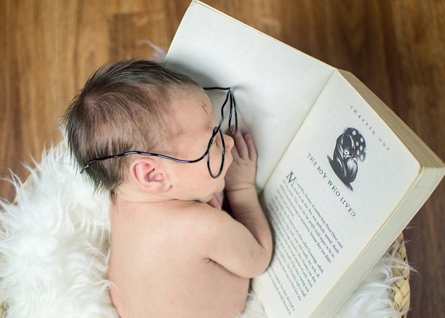 thiegonovais's tweet photo. "Seu filho vai ler Harry Potter desde cedo?" "Tô pensando ainda" https://t.co/HMLhgBh6K9