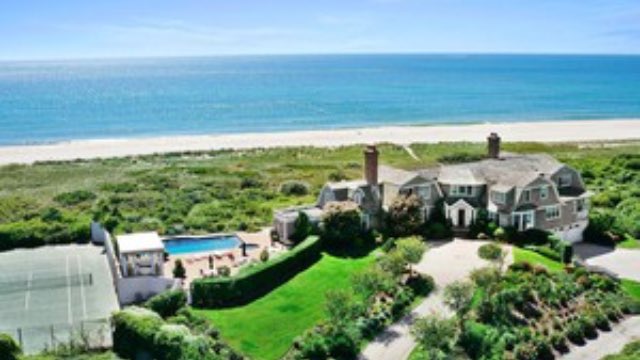 soca2k2's tweet photo. Here's what it's like to spend July 4th in the most expensive vacation town in America 🇺🇸 via https://t.co/GzHPgL7rGA
Pic: South Hampton, NY https://t.co/hG7u0CEoop
