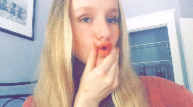 Taylor_7763's tweet image. Happy Tuesday 💛Finding it hard to smile recently but Tuesdays always seem to make it a bit better💛
#TuesdaySelfie @EthanDolan @GraysonDolan