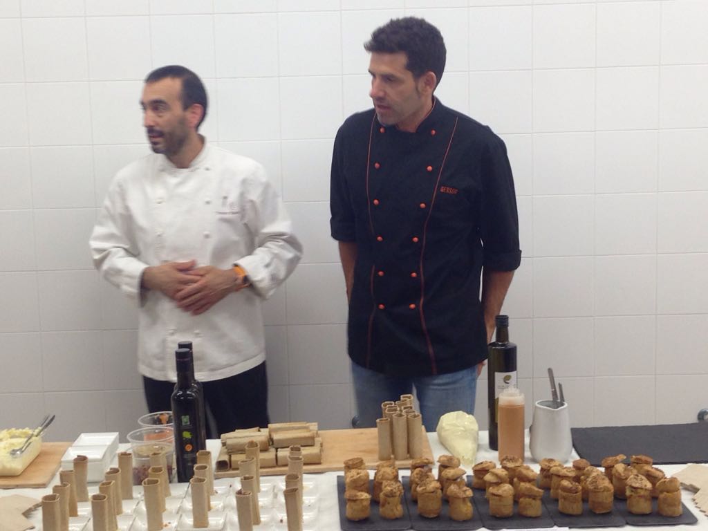 Una simfonia de sabors de muntanya, del mar, dolç i salat... Tot amorosit i conduït pels nostres #olis #DOP. 

Exquisit.