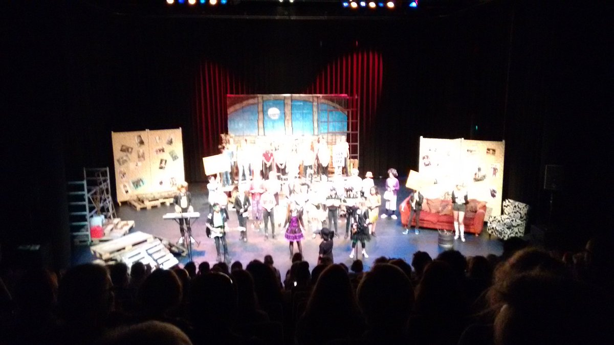 obsKloosterveen's tweet photo. Groep 8c treedt op voor een uitverkochte zaal in DNK. De eerste avond van drie avonden musical https://t.co/3yOePsgxvG