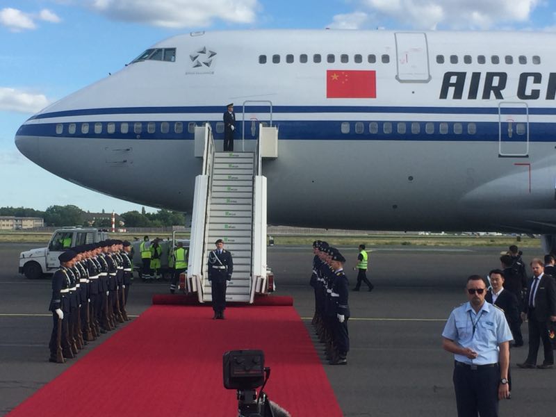 PDChina's tweet image. Chinese President #XiJinping arrives in #Berlin for state visit to Germany #XiVisit