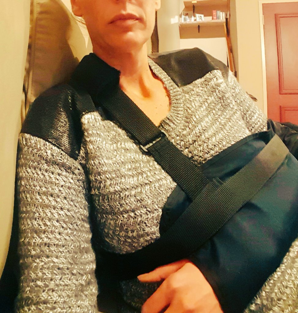 Trisha015's tweet image. No more fucks to give. Humans are crap. People hurt people. Fact. #Bruised #Hurt #Strained #Angry 😠😡😟