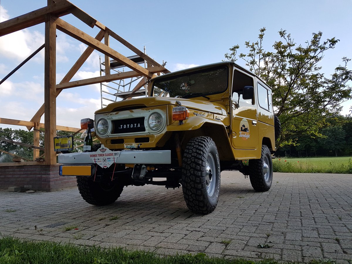 ClazzicCruisers's tweet photo. Yesterday covering over 235 Km's in the 132 Km long Diemse Toren Classic 2017, our team made first place! #Farmlight #BertNijenhuis #BJ42 https://t.co/OFVkXWHJKI