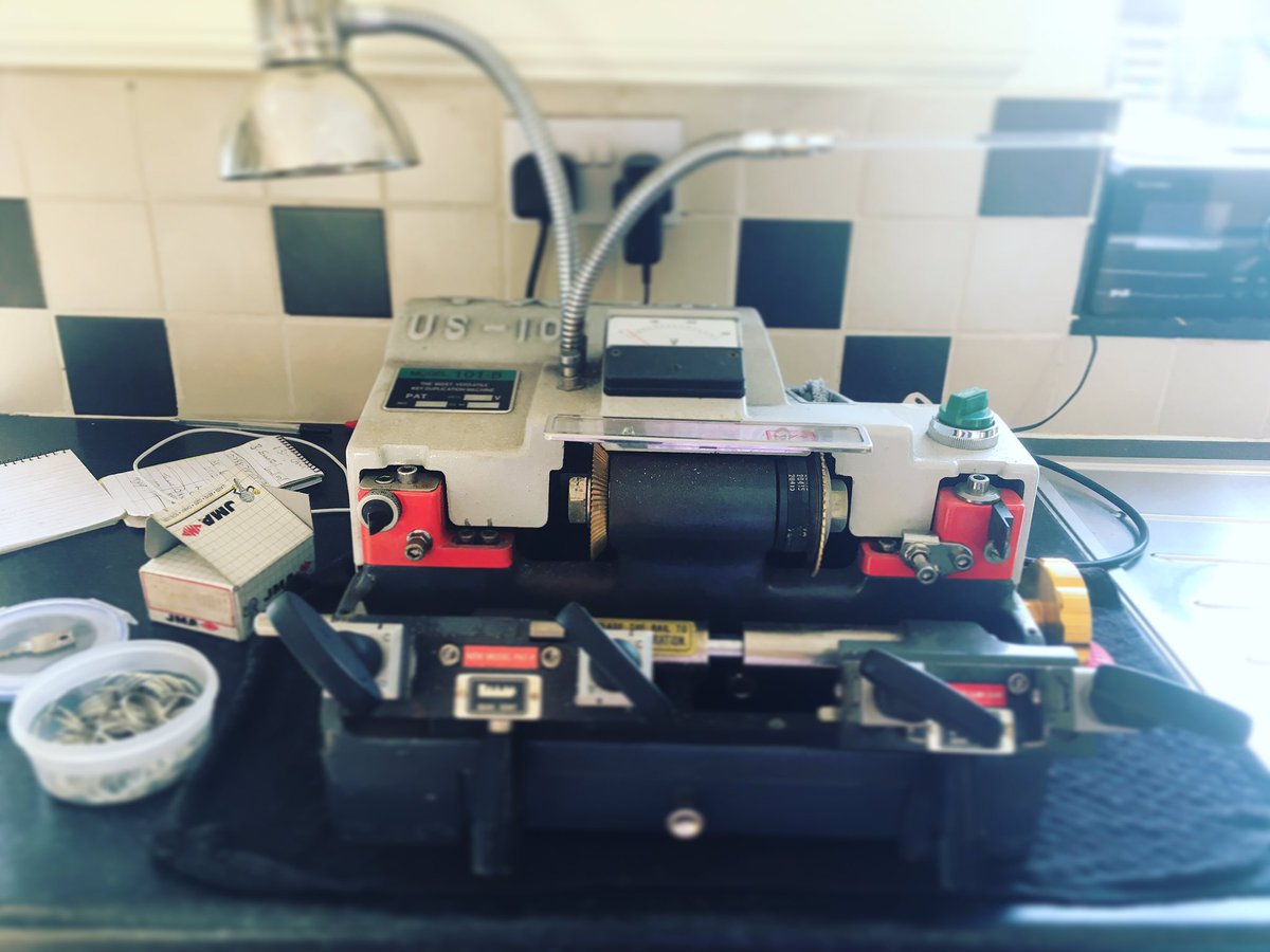 hamesandsons's tweet photo. Key cutting machine set up. I have 300 locker keys to cut for a gym. #keycutter #keycutting #keycuttingmachine #lockerkey #lockerkeyscut https://t.co/Y5mFqwzZtP