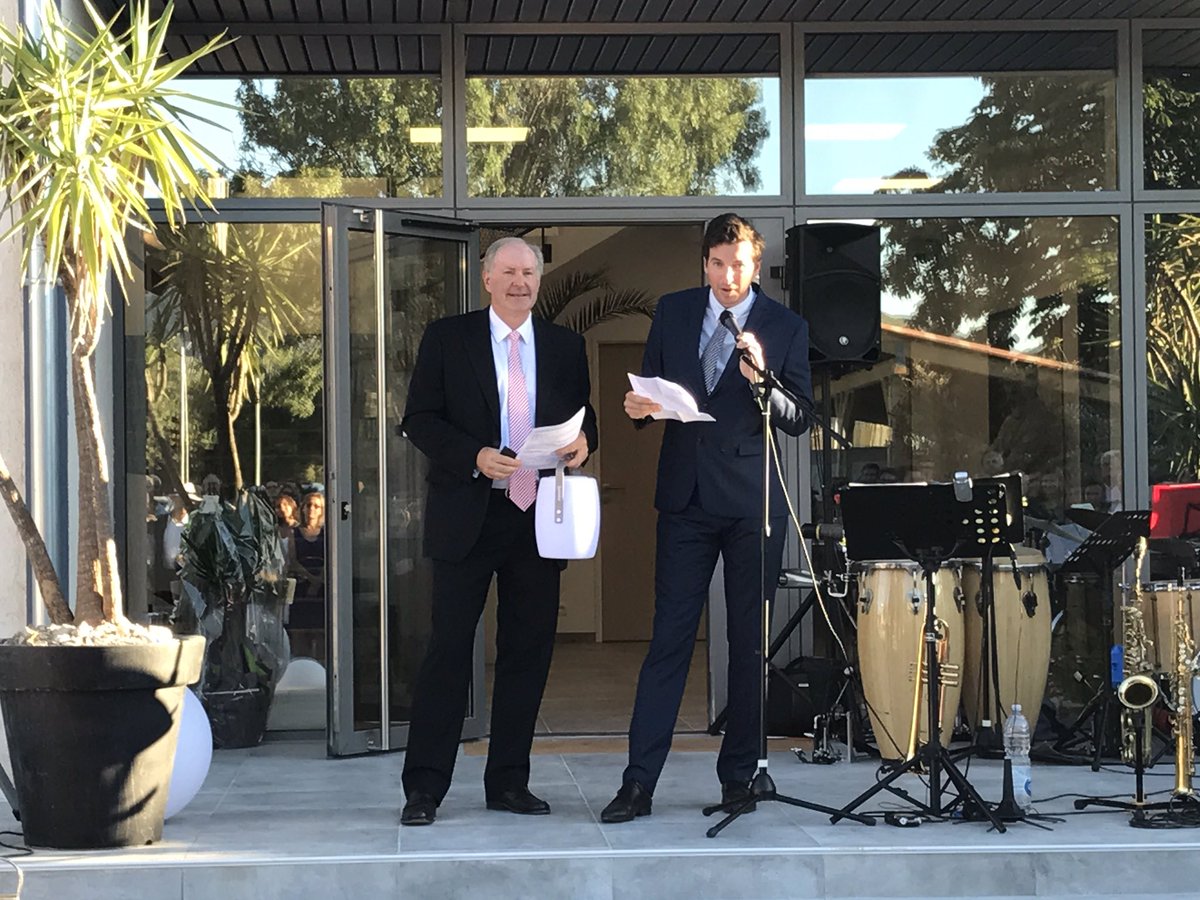 Thibaut Baeteman explique que le design est revisité chaque année en interne, une dizaine de nouveaux modèles par an #lumisky #batimex